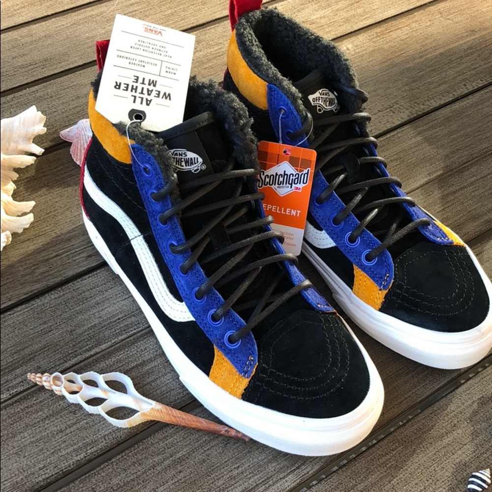 🌴🌼VANS- MOUNTAIN ALL WEATHER PROOF HIGH TOPS🌼🌴 - Picture 2 of 14